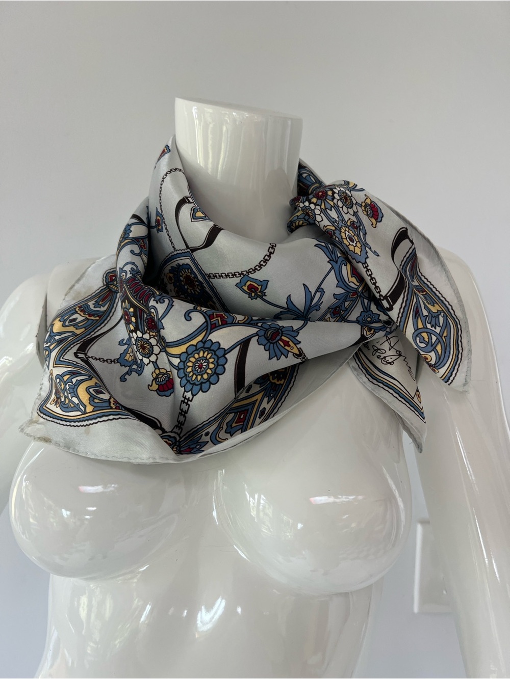 B. Agnès du Paris Square Scarf 25” x 26” Chain Print Satin Feel Bandana - Picture 2 of 5